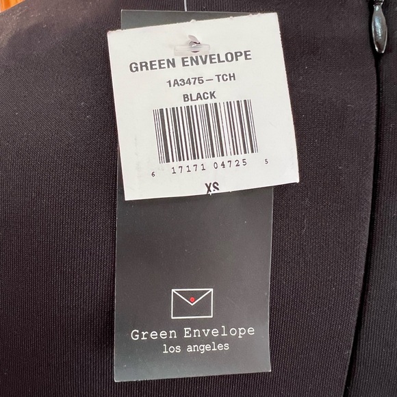 Green Envelope Los Angeles V-neck Sleeveless Crop Top - Picture 5 of 6